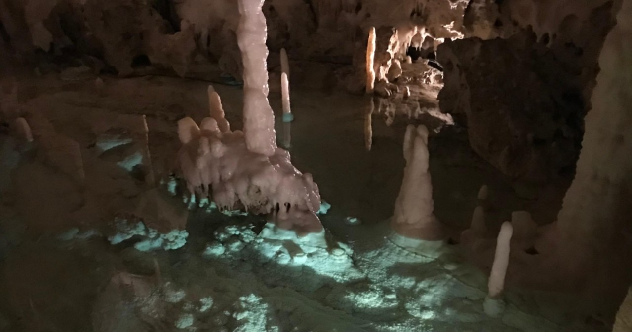 Wspaniały kompleks jaskiń we Włoszech. Oto Grotte di Frasassi