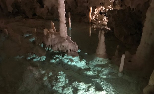 Wspaniały kompleks jaskiń we Włoszech. Poznajcie Grotte di Frasassi