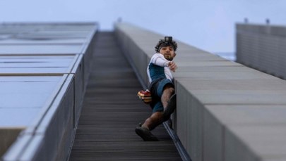 Wspiął się na wieżowiec w centrum Warszawy. 24-latek zatrzymany