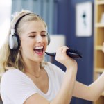 zdrowie psychiczne Wspiera płuca i mózg, obniża stres, buduje odporność. Powodów by głośno śpiewać jest więcej