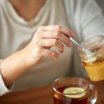Wspiera pracę serca, jelit, wzmacnia odporność. Zdrowotne powody, dla których warto jeść miód