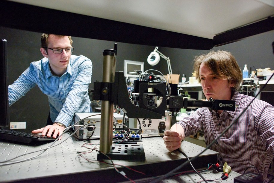 Współautorzy pracy,  David Lindell (po lewej) i Matt O'Toole /L.A. Cicero/Stanford News Service /Materiały prasowe