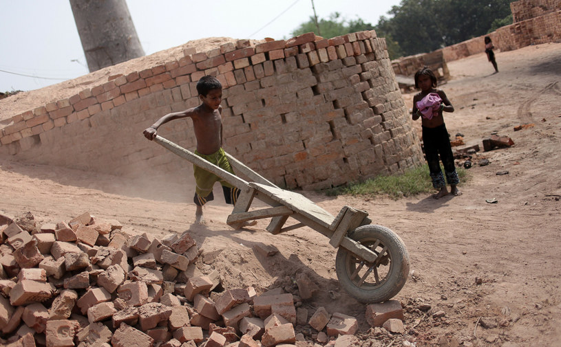 Współczesne niewolnictwo przybiera różne formy. Indie - praca dzieci. /Katarzyna Mala /East News