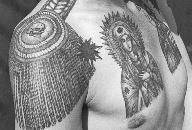 Współczesne rosyjskie tatuaże często nawiązują do religii i carskiej Rosji /materiały prasowe