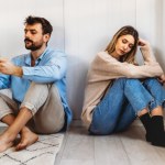 Współczesny "niszczyciel związków". Twój partner też tak postępuje?