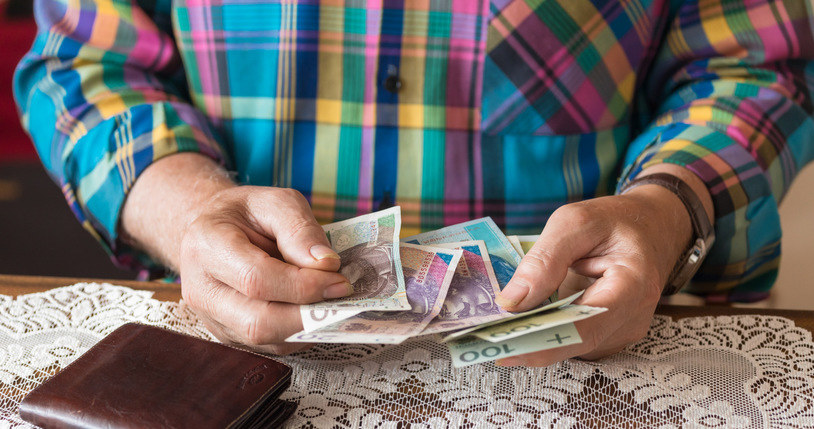 Współmałżonek ma prawo do środków zgromadzonych przez męża lub żonę w OFE. /123RF/PICSEL