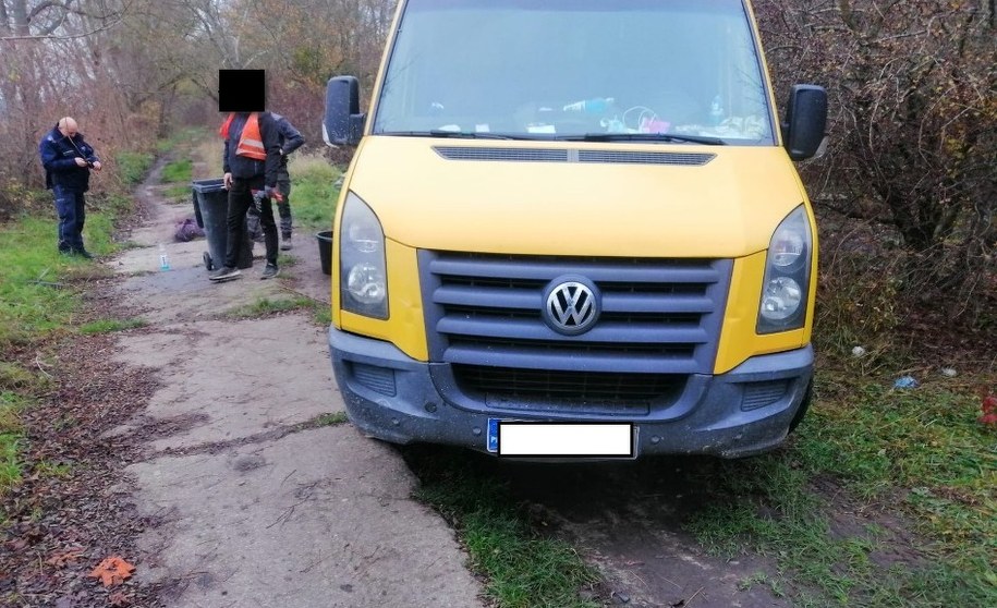 Wspólny patrol straży miejskiej i policji zatrzymał w Szczecinie wypalaczy kabli. /Straż Miejska