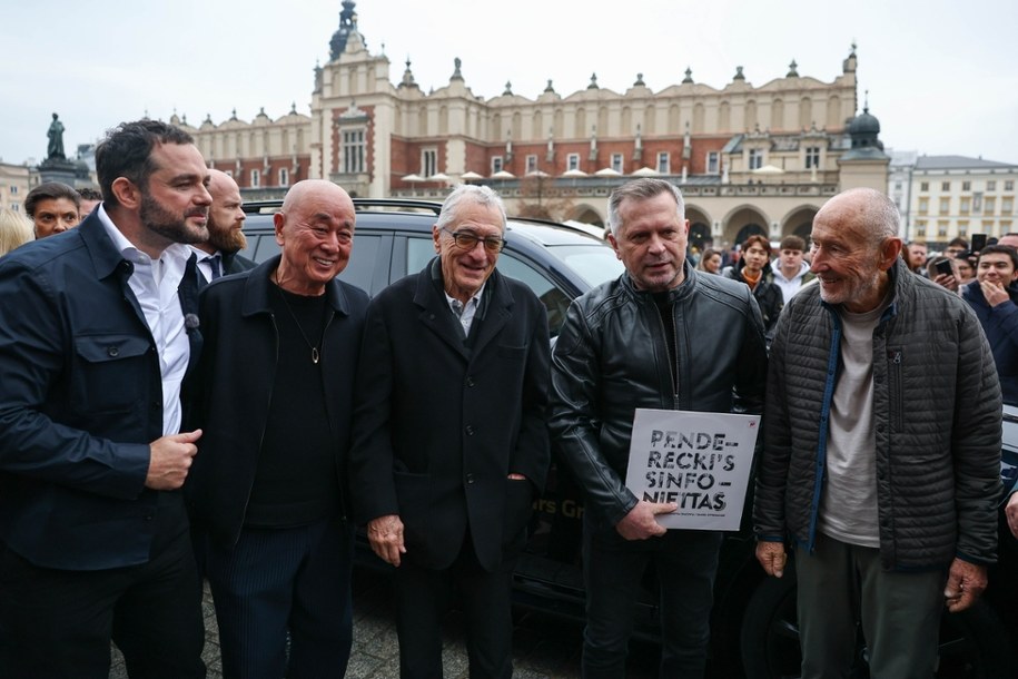 Współzałożyciele marki Nobu: amerykański aktor Robert De Niro, amerykańsko-izraelski producent filmowy i biznesmen Meir Teper i japoński szef kuchni Nobu Matsuhisa (2L) gościli w Krakowie w związku z powstającą najnowszą inwestycją Nobu Hotel, Restaurant & Residences.