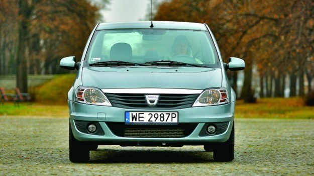 Wśród aut w wieku od 2 do 5 lat najbardziej awaryjna okazała się Dacia Logan. /Motor