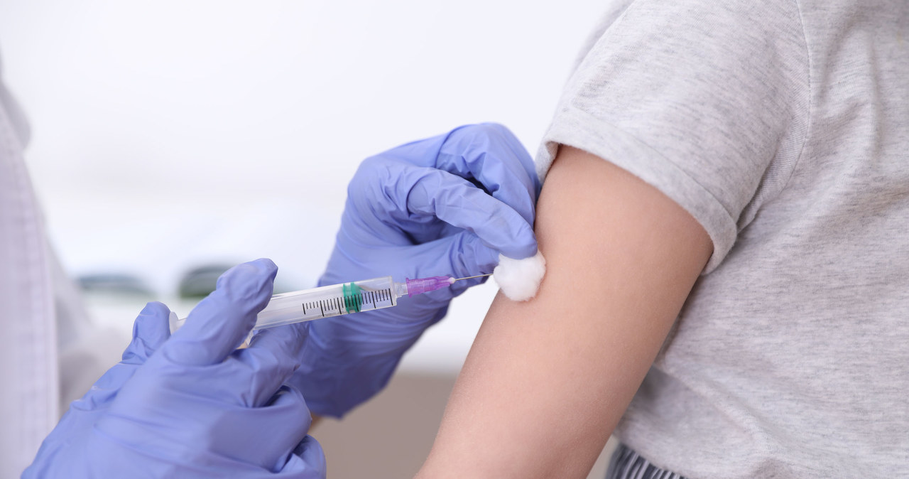Wśród lekarzy i naukowców pojawiła się tera, że szczepienia przeciwko gruźlicy mogły mieć wpływ na zmniejszenie liczby przypadków COVID-19 w niektórych krajach /123RF/PICSEL