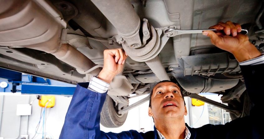 Wśród mechaników połowa od razu zaproponowała pracę bez rachunku /123RF/PICSEL