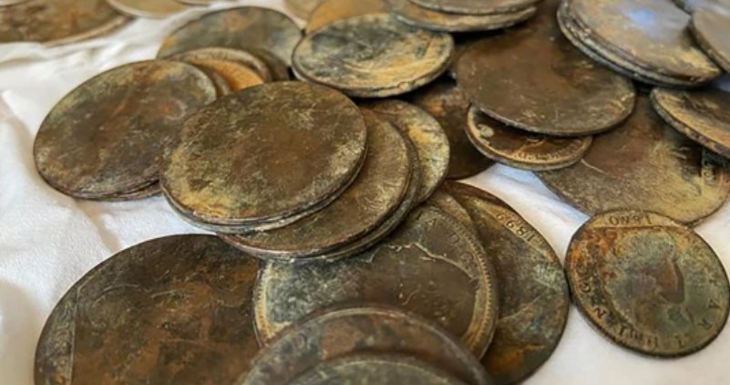 Wśród monet z czasów wiktoriańskich można także znaleźć monety datowane na okres średniowieczny i rzysmki /Wessex News Agency /materiały prasowe