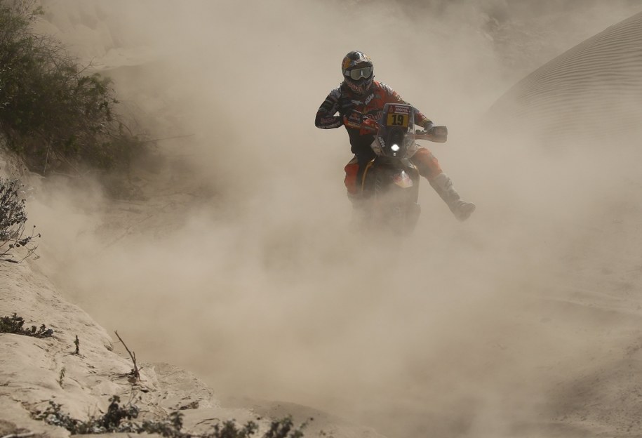 Wśród motocyklistów najszybszy na szóstym etapie był Francuz Antoine Meo /Antoine Meo /PAP/EPA