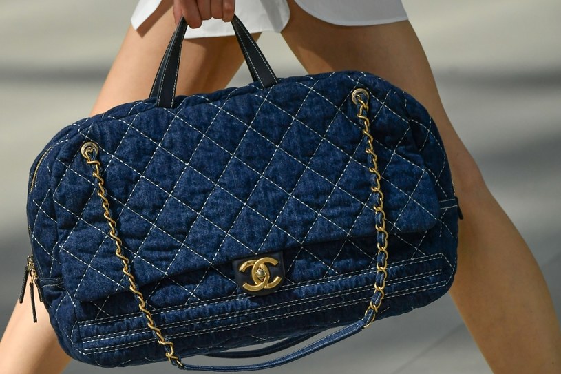 Wśród popularnych marek luksusowych produktów używanych znajduje się Chanel /Getty Images
