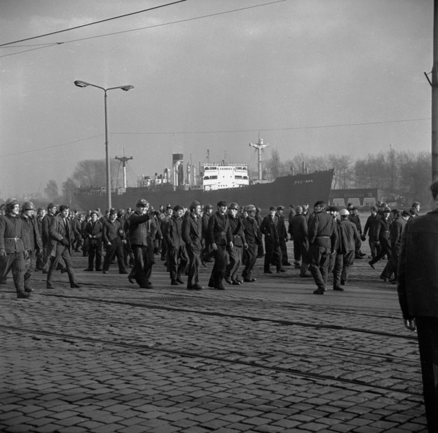 Wśród protestujących byli głównie młodzi ludzie /Andrzej Witusz /PAP