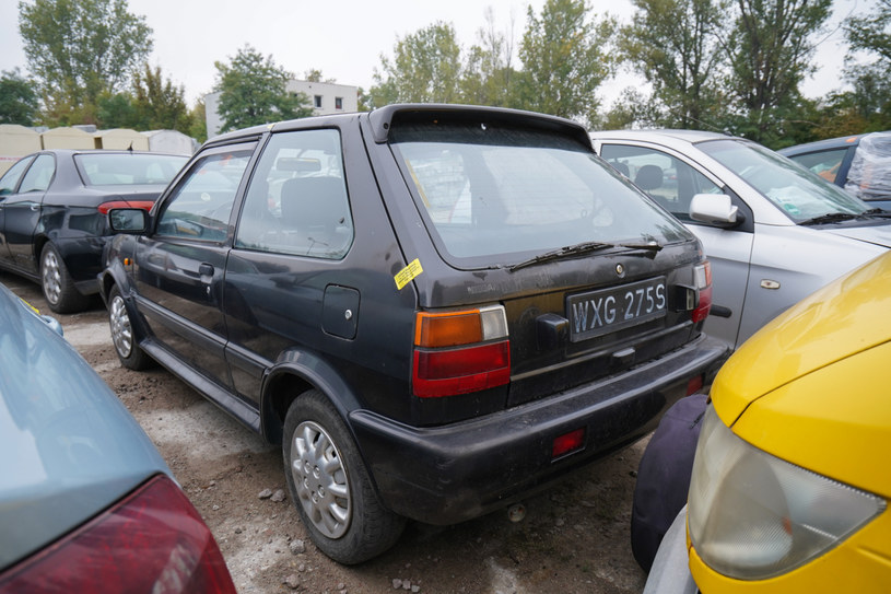 Wśród wystawionych na sprzedaż porzuconych samochodów można znaleźć bardzo ciekawe pozycje. /ZDM Warszawa /materiały prasowe