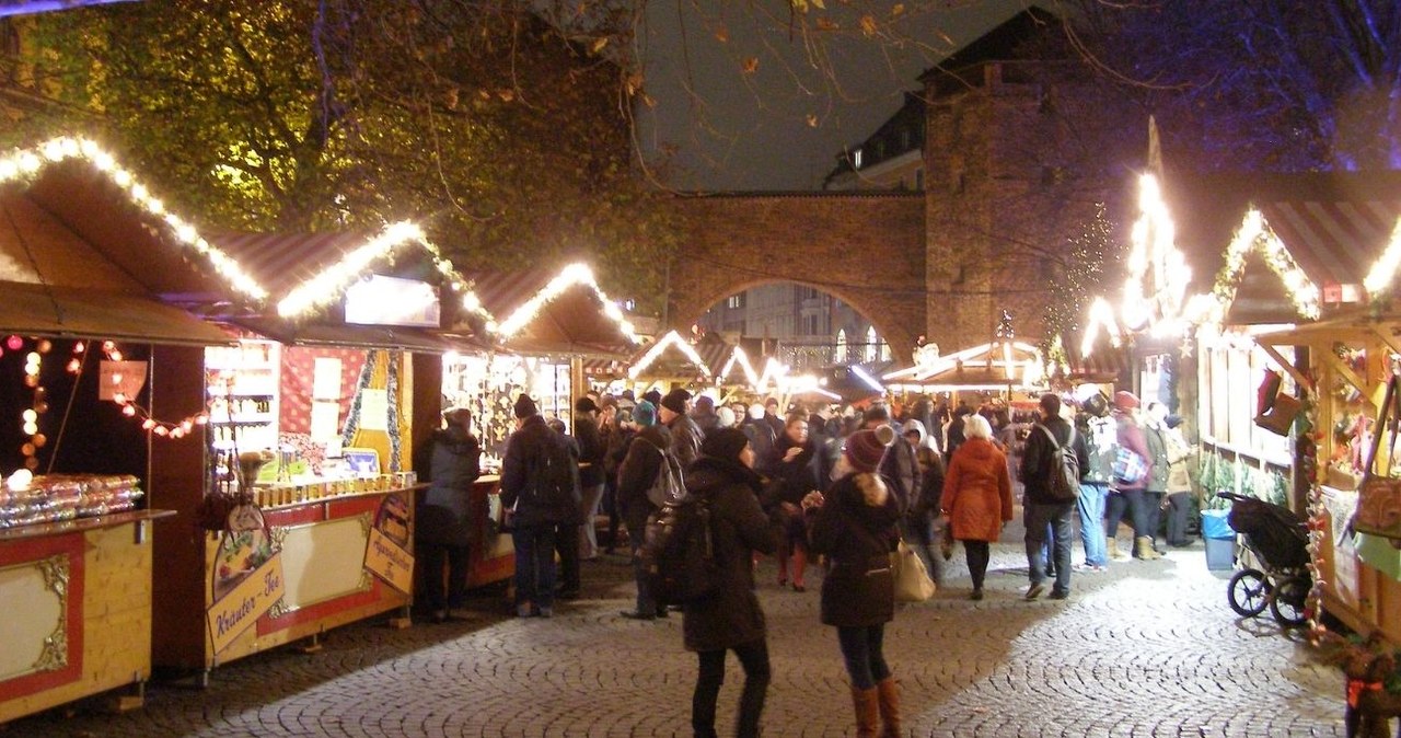 Wstęp na te jarmarki bożonarodzeniowe na zamkach jest bezpłatny /Andrzej Otrębski /CC BY-SA 4.0