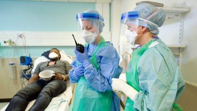 Wstępne badania: Pracownik szpitala z Dallas zaraził się ebolą