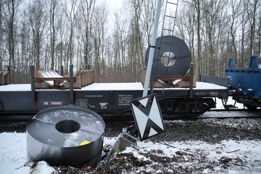 Wstępne ustalenia wskazują na przesunięcie się ładunku jako przyczynę incydentu /Art Service /PAP