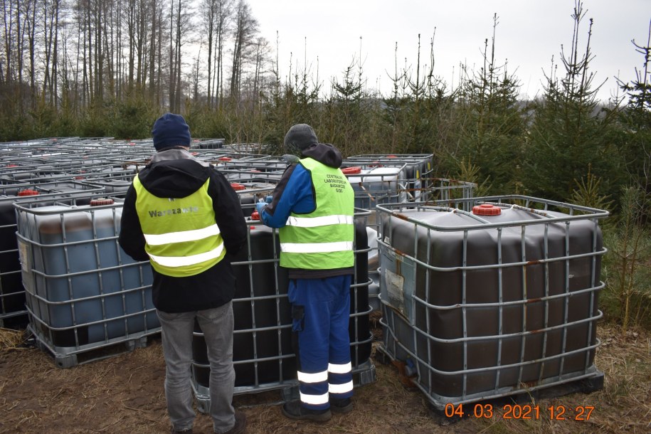 Wstępne wyniki wskazują na to, że w pojemnikach jest  silnie zanieczyszczony w procesach galwanizacyjnych kwas /WIOŚ Warszawa /