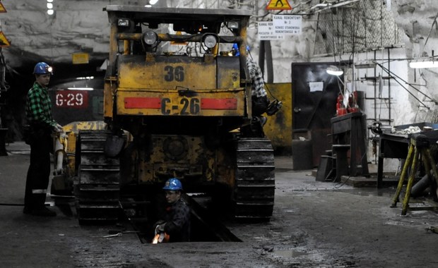 Wstrząs w Rudnej: 2 górników nie żyje. Pod ziemią akcja ratunkowa, nie ma kontaktu z zasypanymi
