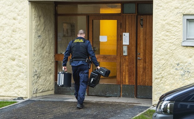 Wstrząsająca historia ze Szwecji. Przez dziesięciolecia żył odizolowany przez matkę od świata    