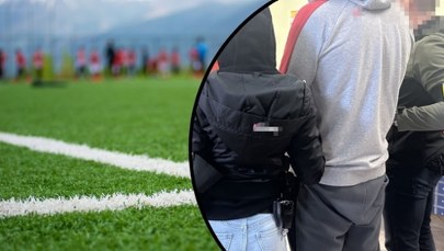 Wstrząsająca sytuacja na szkolnym boisku. Pseudokibic pobił kobietę za klubową bluzę