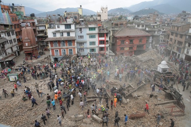 Wstrząsł miał siłę 7,9 stopnia w skali Richtera /Narendra Shrestha /PAP/EPA