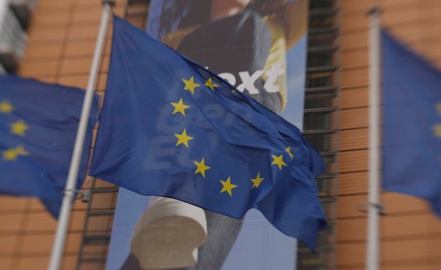 Wstrzymane miliardy euro dla Polski. Kilka krajów popiera KE