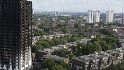Wstrzymano sprzedaż paneli, które zastosowano w Grenfell Tower