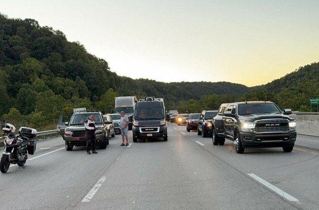 Wstrzymany ruch na autostradzie międzystanowej nr 75 z powodu strzelaniny /Mount Vernon Fire Department / AFP /East News