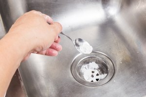 Wsyp odrobinę do zlewu. Brzydki zapach zniknie w mgnieniu oka