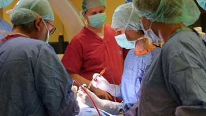 Wszczepione stymulatory pobudzają ich mózg. Badania wskazują poprawę zdrowia