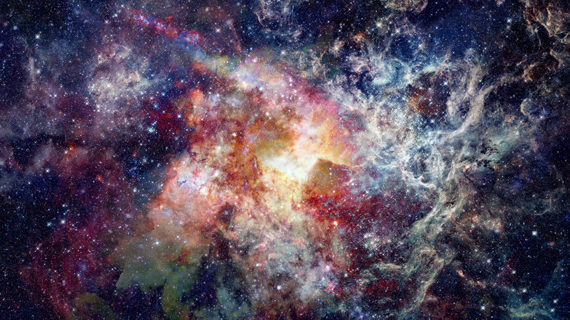Wszechświat wypełnia ciemny płyn, a nie ciemna materia i ciemna energia? /123RF/PICSEL