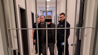 Wszedł do budynku z kanistrem paliwa i zapałkami. Jest w rękach policji