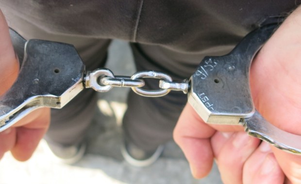 Wszedł do windy za 10-latką i ją molestował. Katowiccy policjanci zatrzymali pedofila 