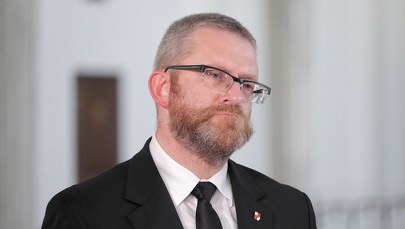 Wszedł na mównicę bez maseczki. Braun wykluczony z posiedzenia Sejmu