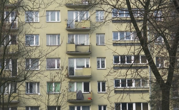 Wszedł za 14-latką do windy i zaatakował. Katowicka policja szuka sprawcy  