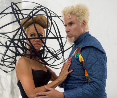 - Wszyscy ci ludzie ze świata mody są naprawdę zabawni, dla aktora stanowią płodny grunt, z którego można czerpać bez końca – mówi Will Ferrell – Dla mnie postać Mugatu jest szczególnie ważna, ponieważ po raz pierwszy dostałem wtedy (15 lat temu) możliwość zagrania postaci tak różnorodne.