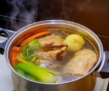 Wszyscy dodają do rosołu dla głębokiego smaku i koloru. Kilka chwil za długo i może być trująca