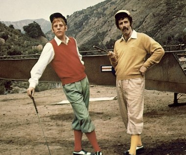 Wszyscy doskonale pamiętamy Alana Aldę w roli Sokolego Oka w serialu "MASH", jednak pierwowzorem telewizyjnej produkcji był wcześniejszy film Roberta Altmana, w którym w postać kapitana Pierce'a wcielił się właśnie Donald Sutherland (L). Obraz okazał się ogromnym sukcesem, zdobywając w 1970 roku Złotą Palmę na festiwalu w Cannes. 