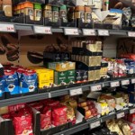 Wszyscy lecą po masło za 0,99 zł, a ja biorę kawę z Lidla. Tę ofertę przegapili