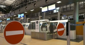 Wszyscy musieli opuścić samoloty. Akcja policji i ewakuacja lotniska w Hamburgu