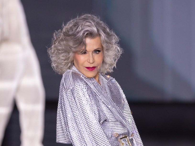 Wszyscy patrzyli tylko na nią! 86-letnia Jane Fonda olśniła na Paris Fashion Week