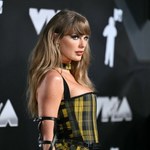 Wszyscy patrzyli tylko na nią. Taylor Swift zrobiła furorę w kraciastej sukni