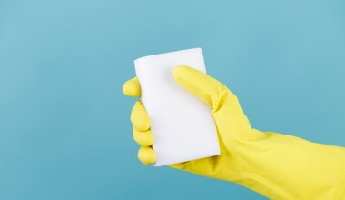 Wszyscy używają tych gąbek do sprzątania. Eksperci zdradzają, jak są niebezpieczne