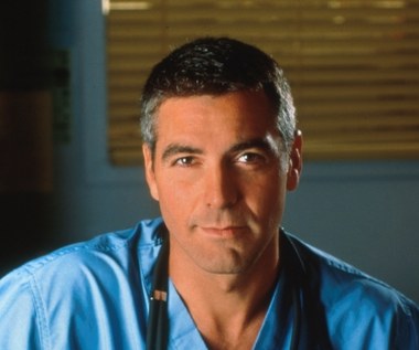 Wszyscy znamy go jako etatowego amanta Hollywood, prawdziwego dżentelmena kina. Jednak George Clooney, obchodzący w piątek, 6 maja, 55. urodziny, ma w swym zawodowym dorobku wiele zaskakujących pozycji.  

Zanim George Clooney wystąpił w pierwszym kinowym obrazie, spędził kilkanaście lat na szwendaniu się po przeróżnych telewizyjnych produkcjach. Premierową rolą był występ w mini-serialu "Centennial" (1978-79), jednak pierwszą stałą robotą telewizyjną Clooneya była rola w medycznym sitcomie "E/R" (1984-85), gdzie wystąpił aż w 22 odcinkach. Międzynarodową gwiazdą został jednak dopiero 10 lat później, przyjmując rolę doktora Douga Rossa w innej medycznej produkcji - "Ostry dyżur".

 