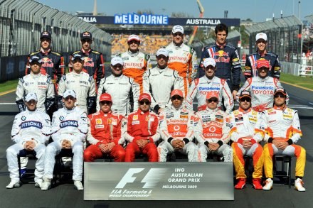 Wszystkie teamy z sezonu 2009 zgłosiły się do rywalizacji w 2010 roku /AFP