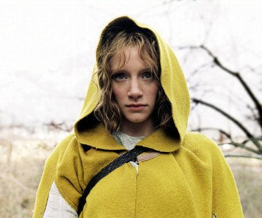 Wszystkie wspomniane kreacje były jednak zaledwie epizodami, a pierwszą poważną szansę na sprawdzenie swoich umiejętności Bryce otrzymała od M. Night Shyamalana, który obsadził ją w głównej roli w thrillerze "Osada" (2004). Trzeba przyznać, że młoda aktorka miała w tym wypadku trochę szczęścia, bo pierwotnie rolę niewidomej Ivy Walker miała zagrać Kirsten Dunst, ale porzuciła projekt, decydując się wystąpić w powstającym w tym samym czasie "Elisabethtown".
