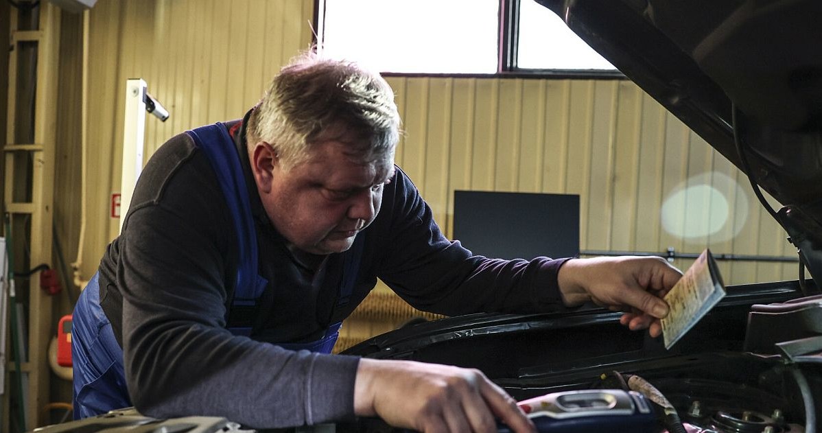 Wszystko wskazuje na to, że w tym roku nie doczekamy się zmian w sposobie przeprowadzania badań technicznych pojazdów /PIOTR JEDZURA/REPORTER /Agencja SE/East News